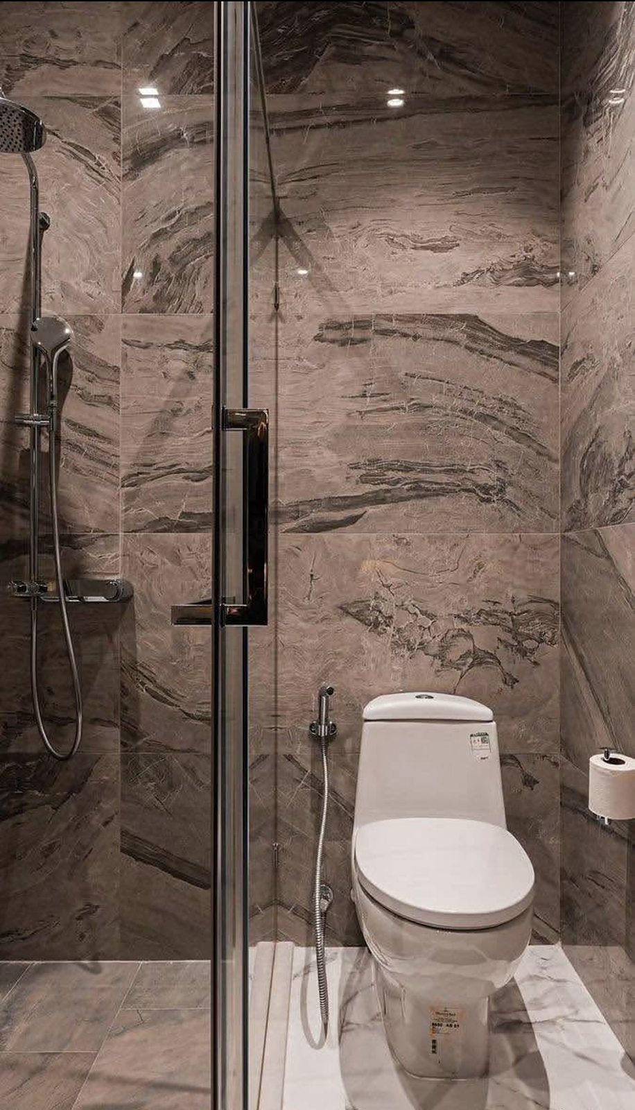 LAVIQ Sukhumvit 57: Bathroom