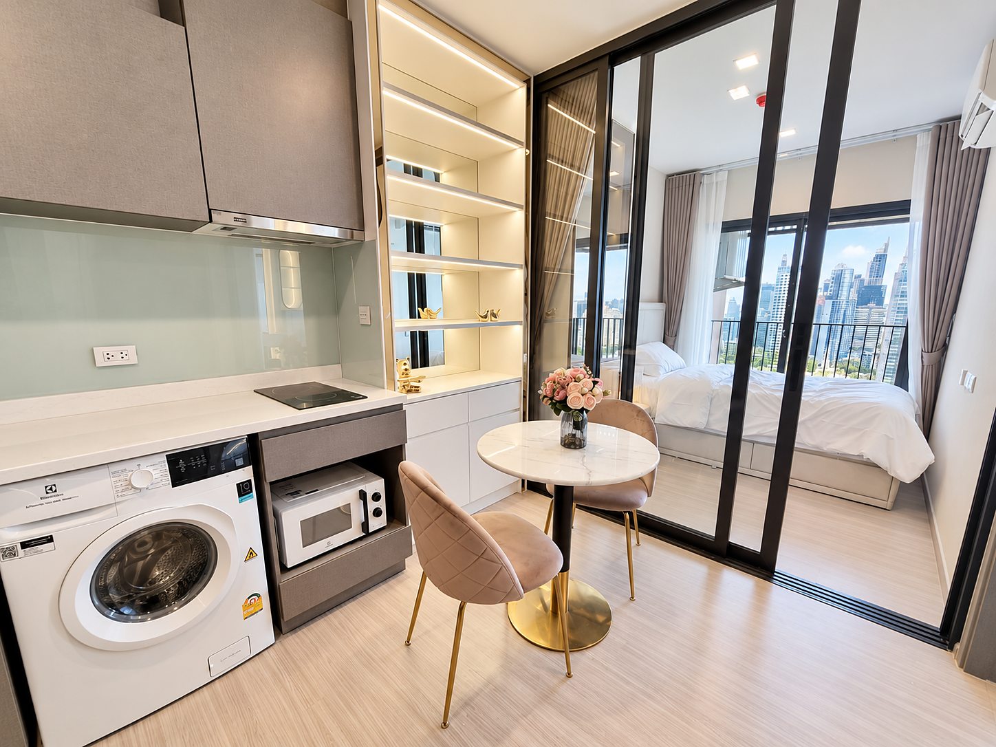 Life Asoke Hype: Dining area