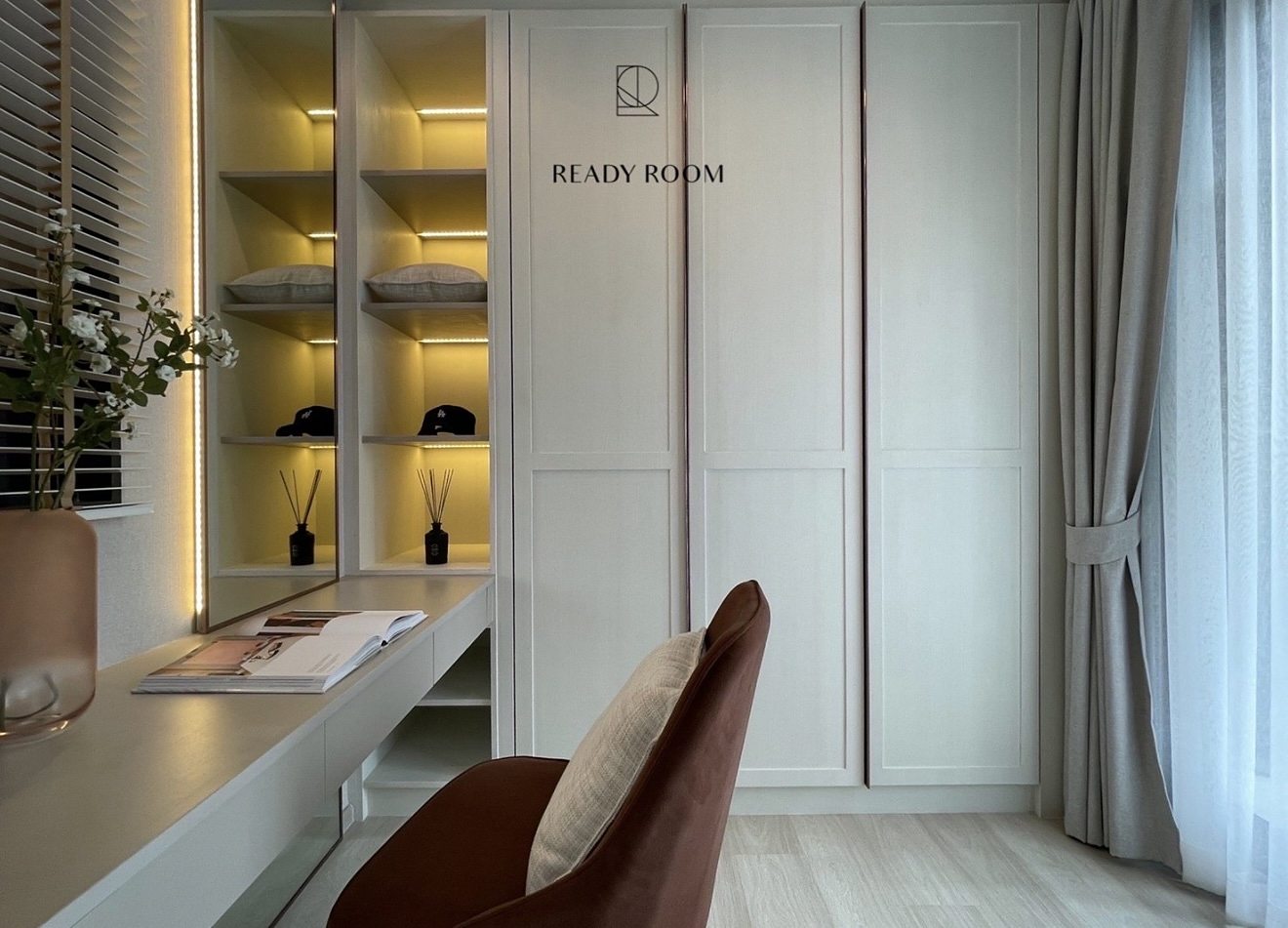 Life One Wireless: Desk and wardrobe