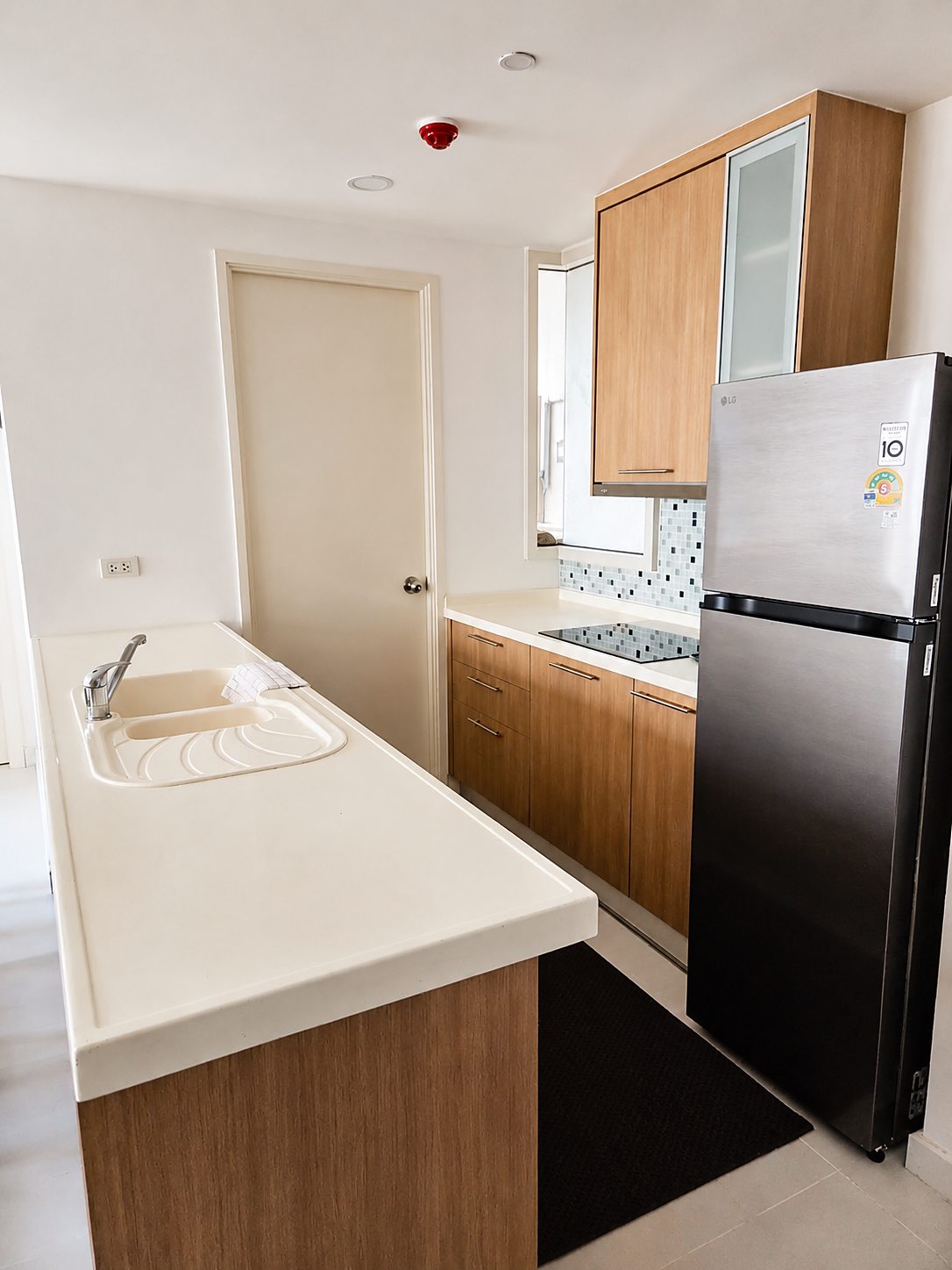 Manhattan Chidlom: Kitchen