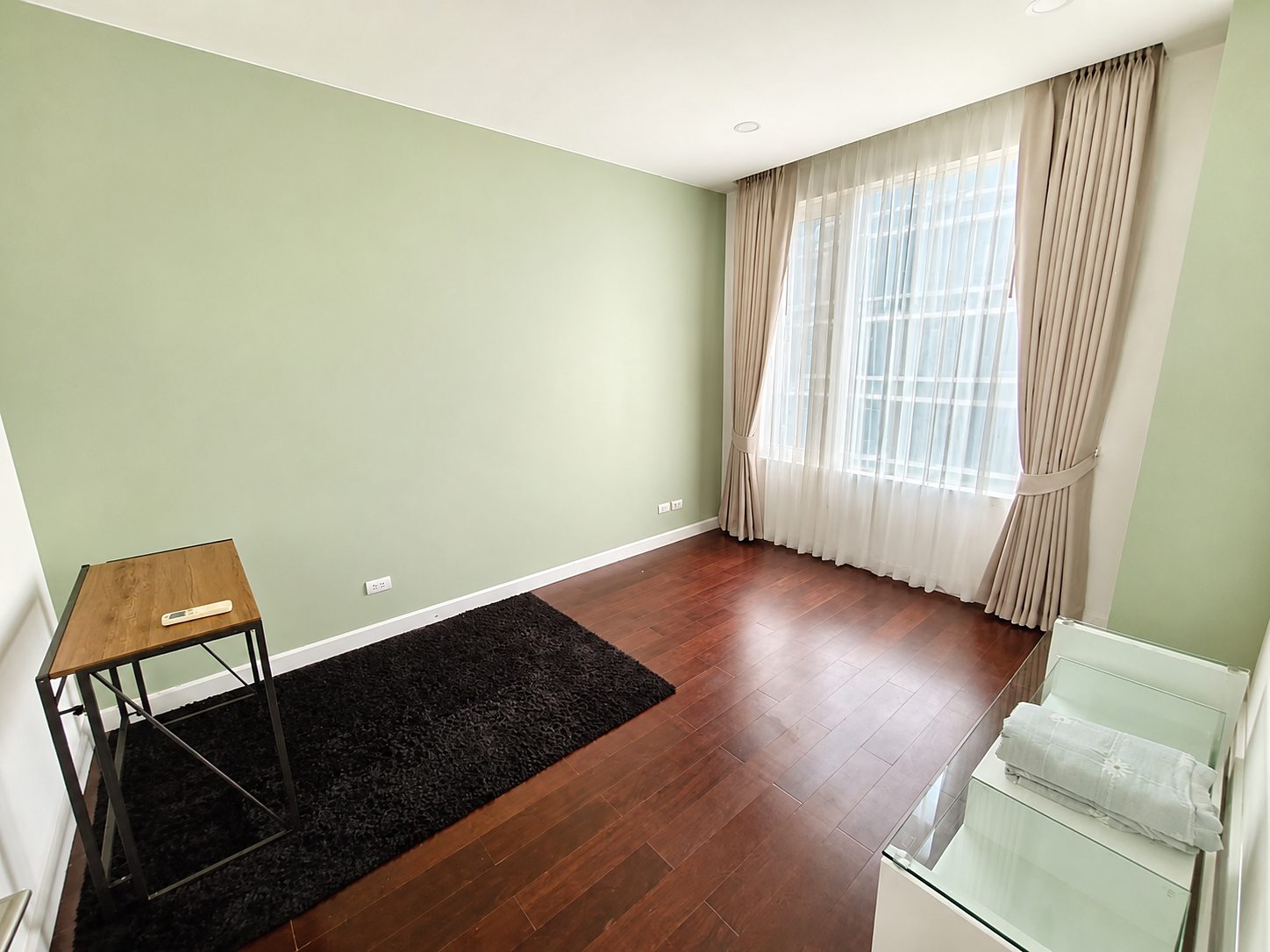 Manhattan Chidlom: Second bedroom