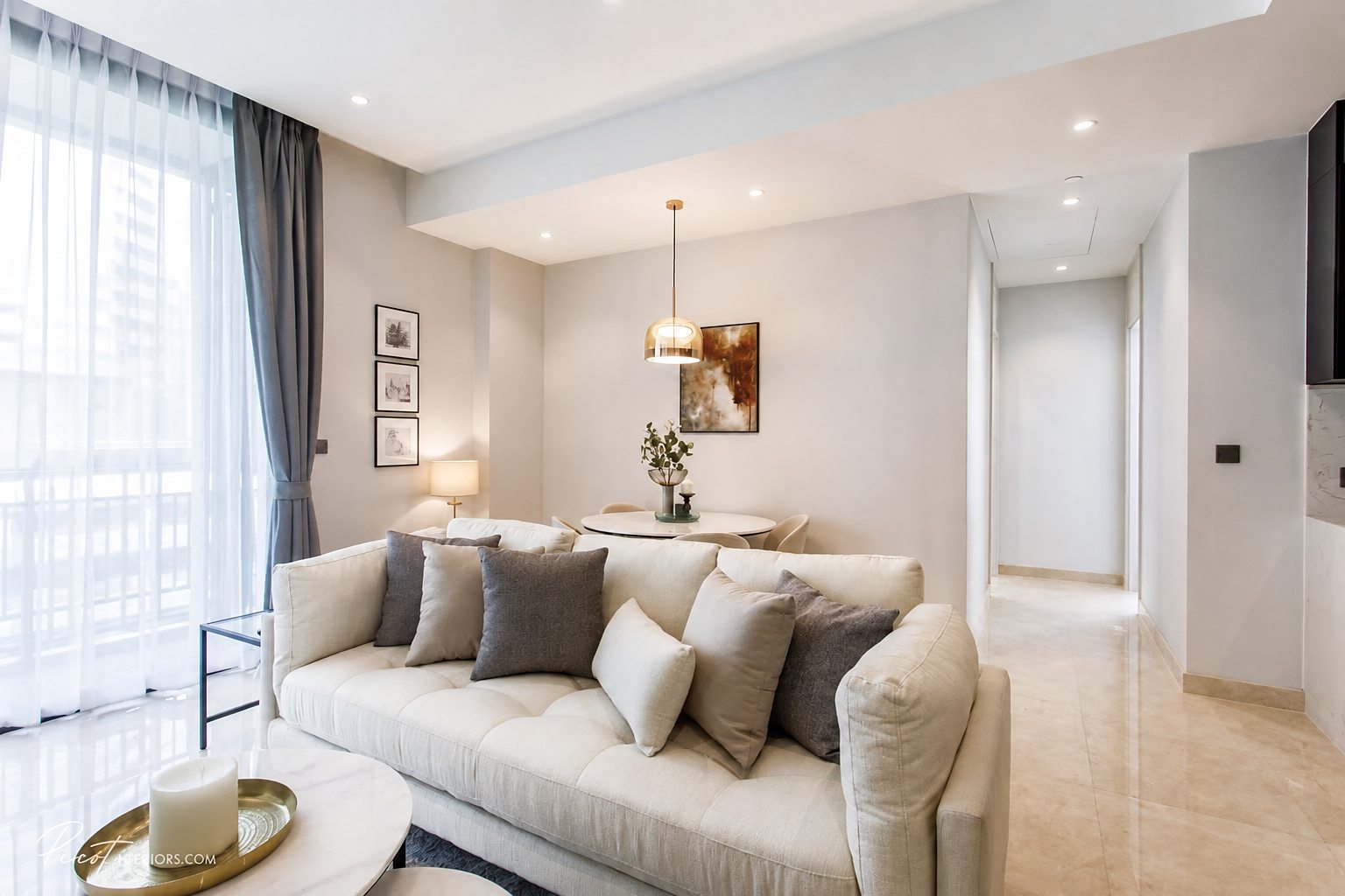 MUNIQ Langsuan: Living room