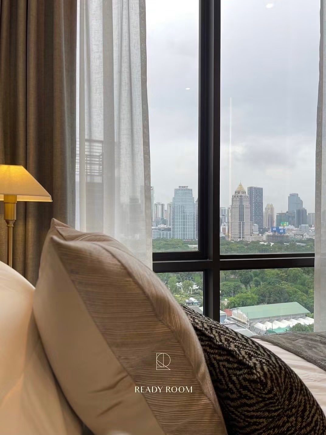 MUNIQ Langsuan: Park and city view