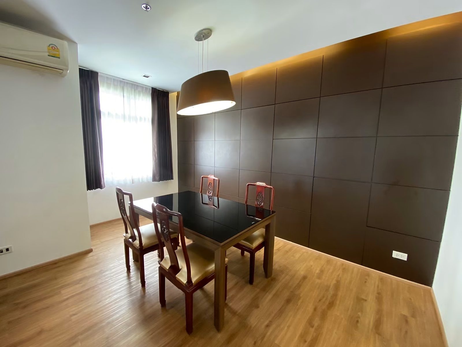 Nantiruj Tower: Dining area