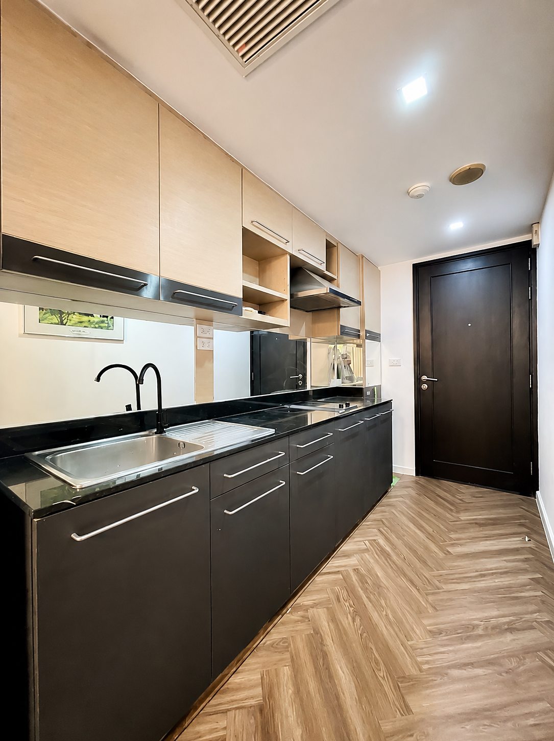 Noble Ambience Sarasin: Kitchen
