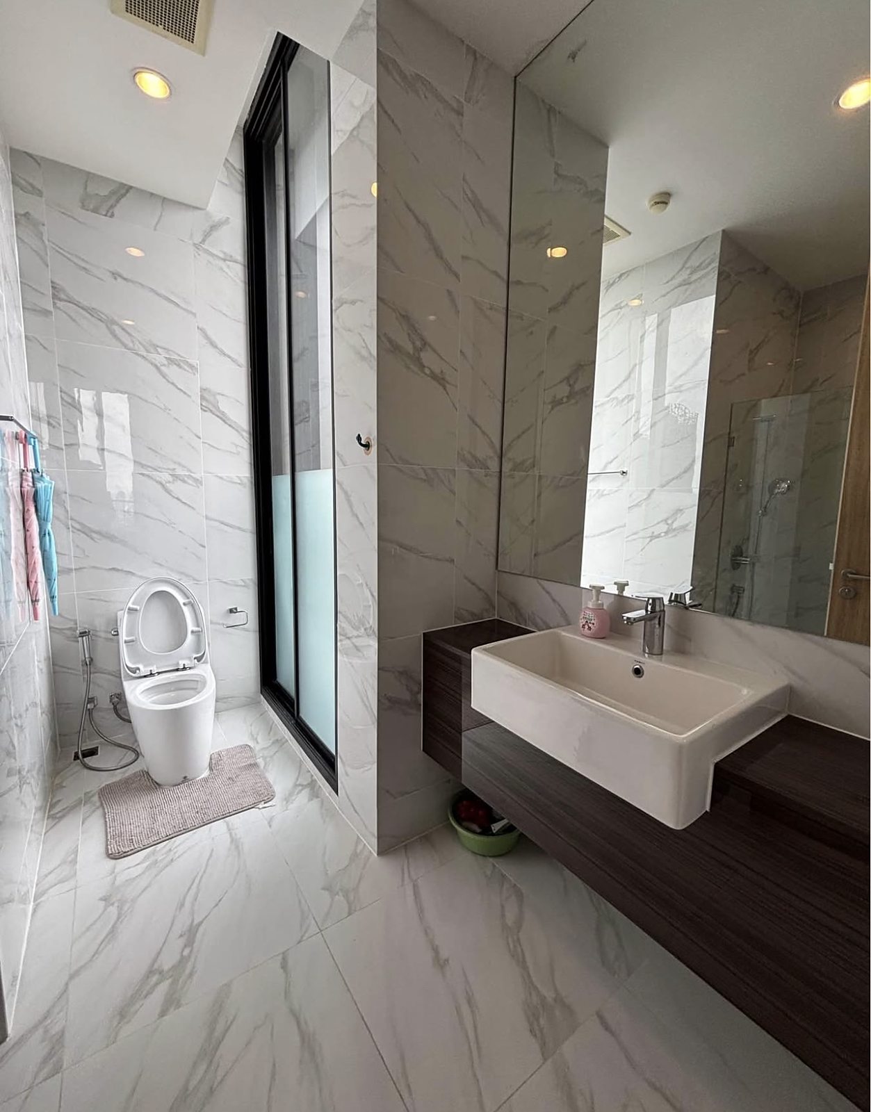 Noble BE19: Bathroom