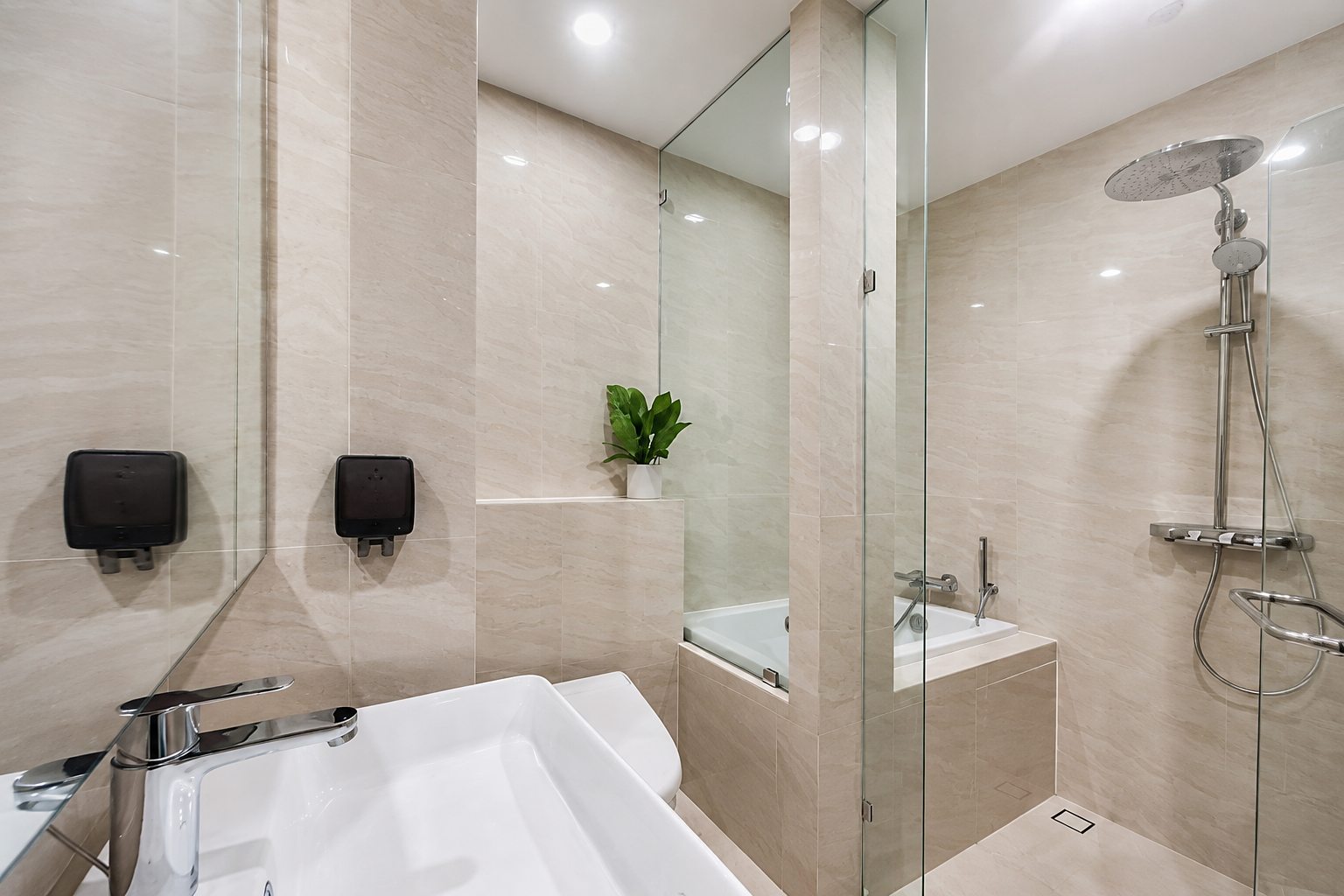 Noble Form Thonglor: Bathroom
