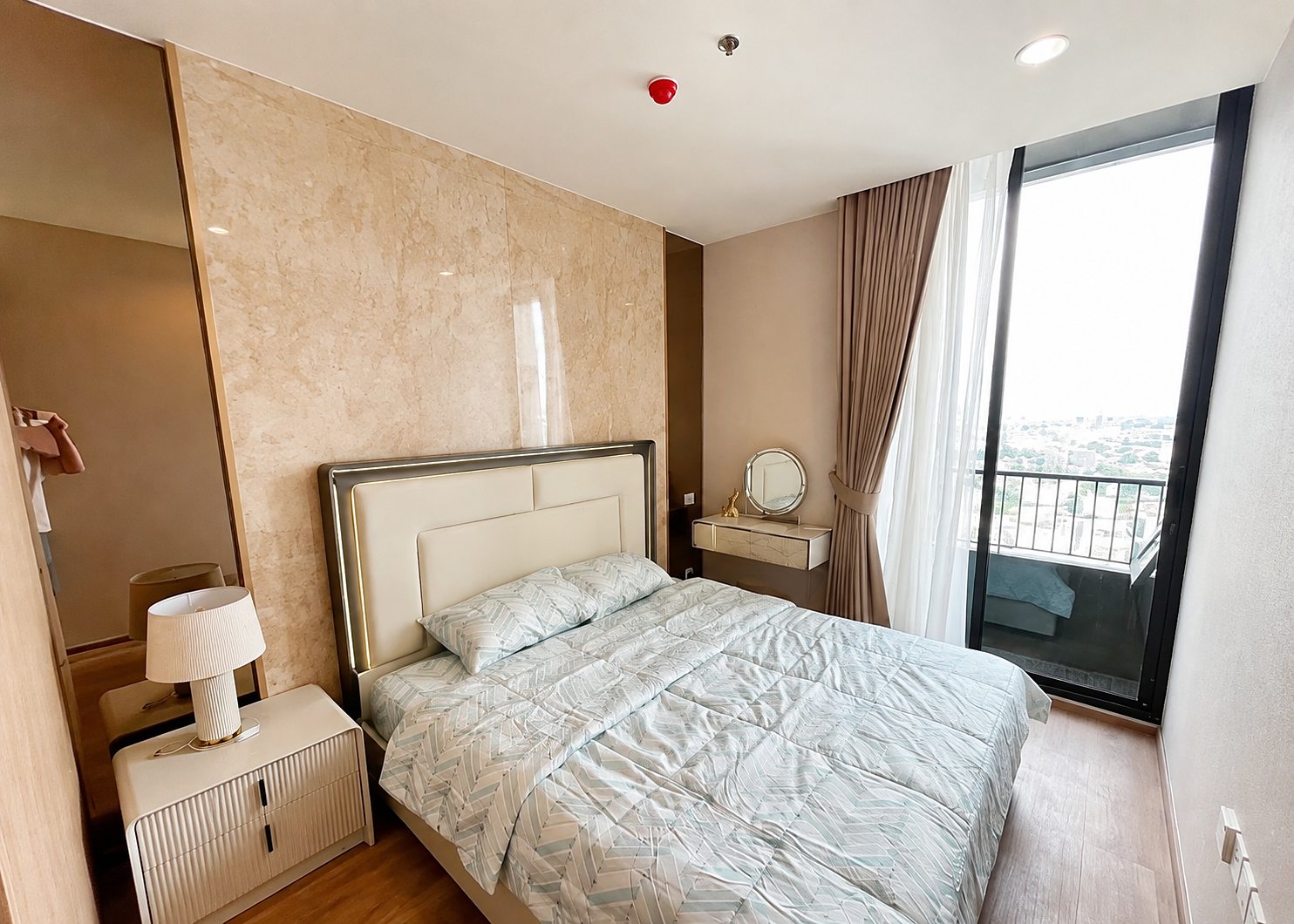 Noble Form Thonglor: Bedroom