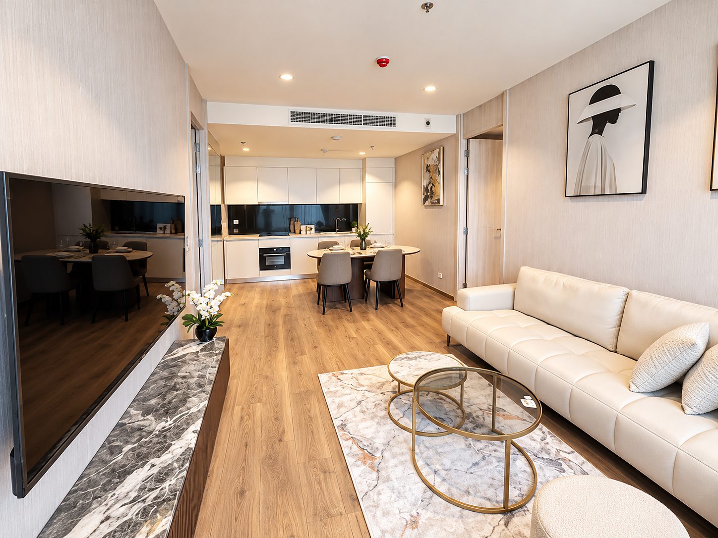 Noble Form Thonglor: Dining area and kitchen