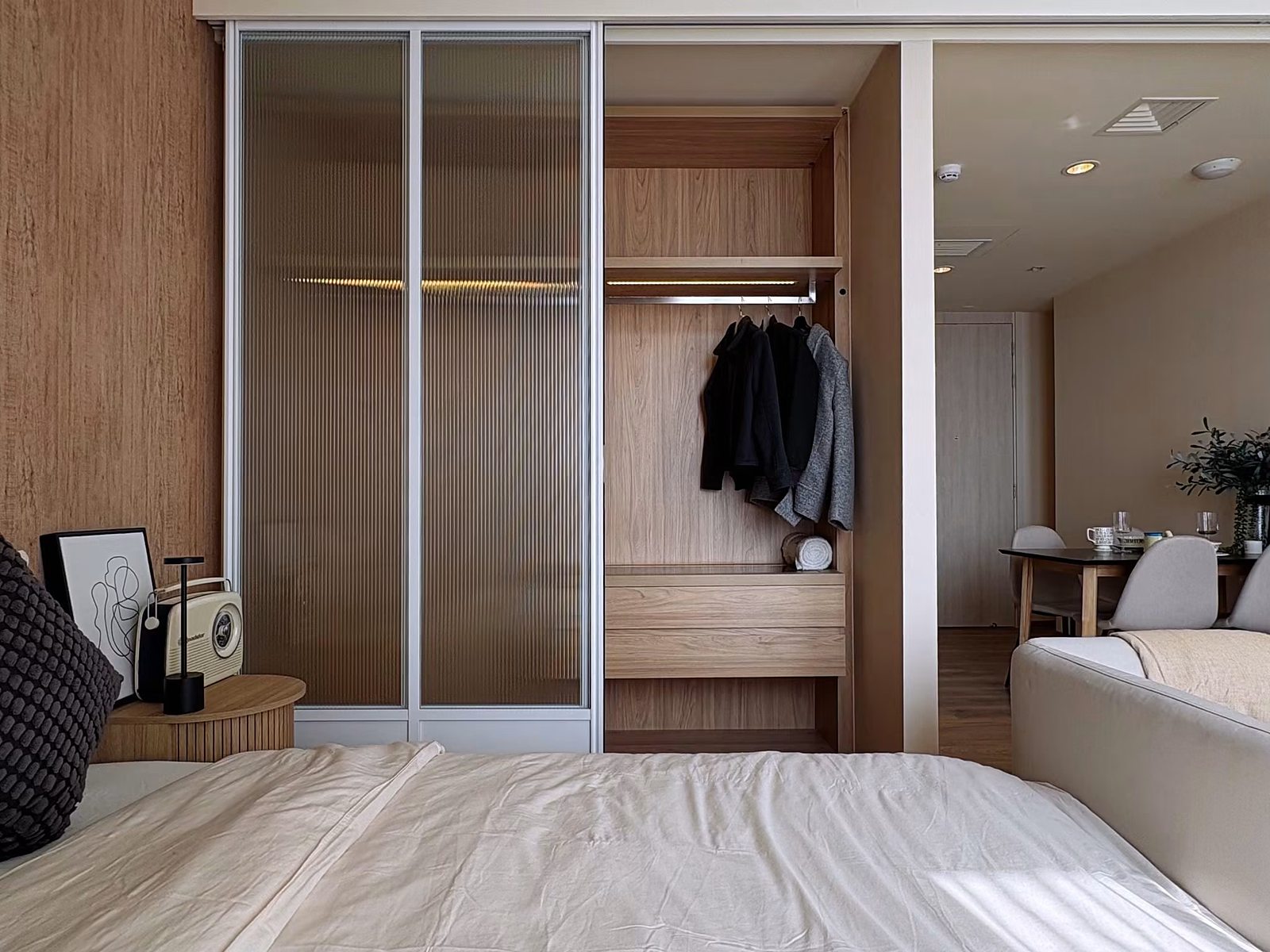 Noble Form Thonglor: Wardrobe