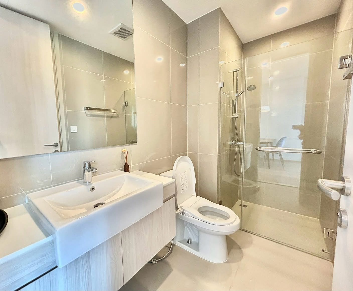 Noble Recole Sukhumvit 19: Bathroom