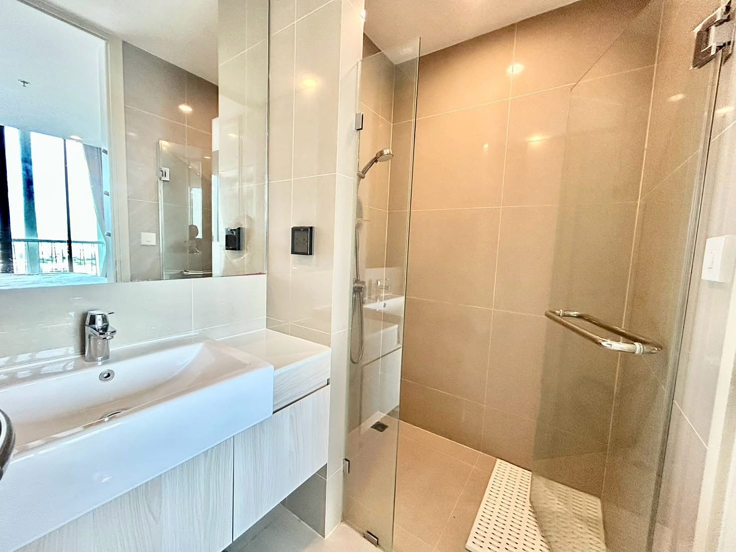 Noble Recole Sukhumvit 19: Bathroom