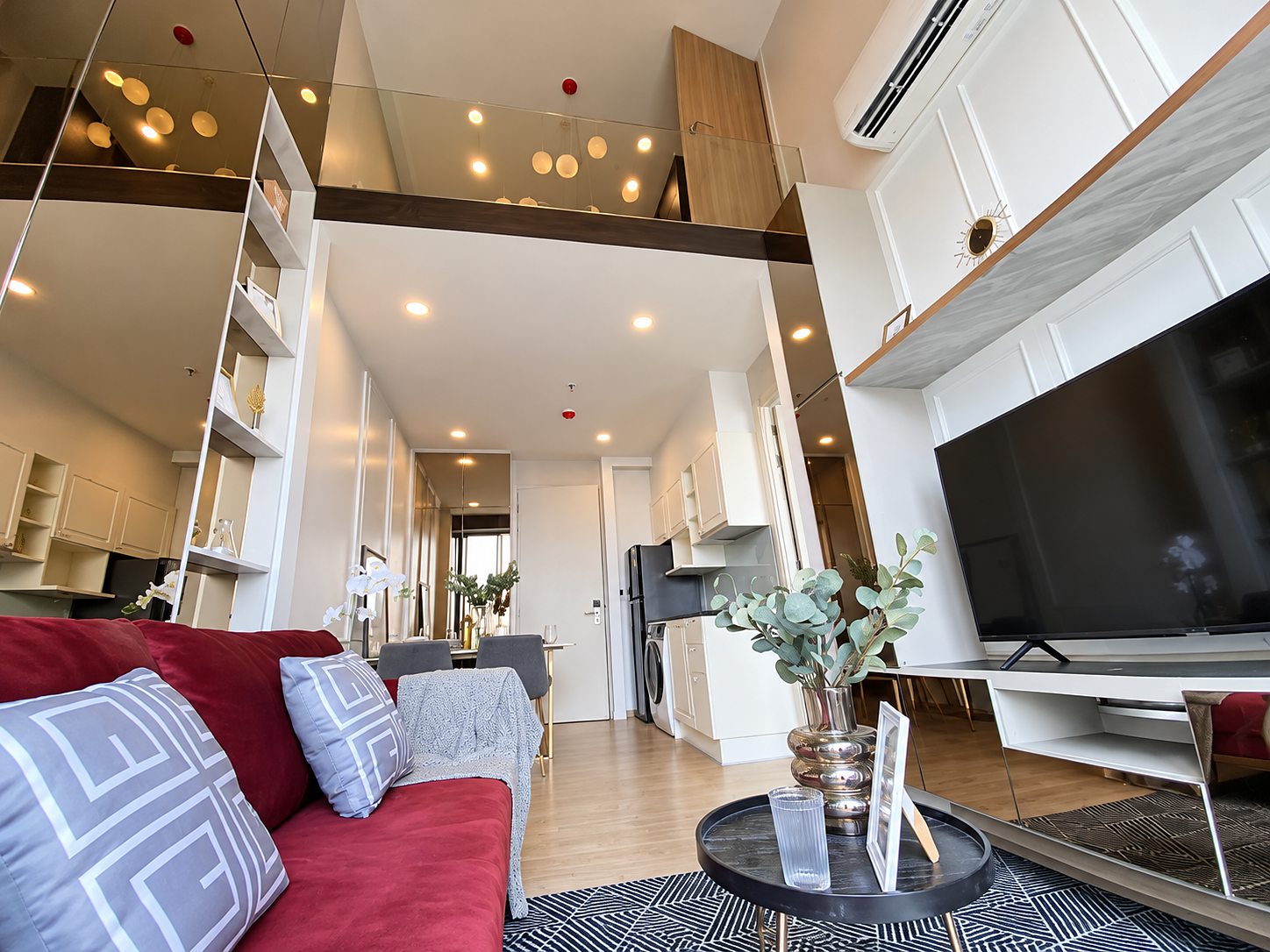 Noble Recole Sukhumvit 19: Living room