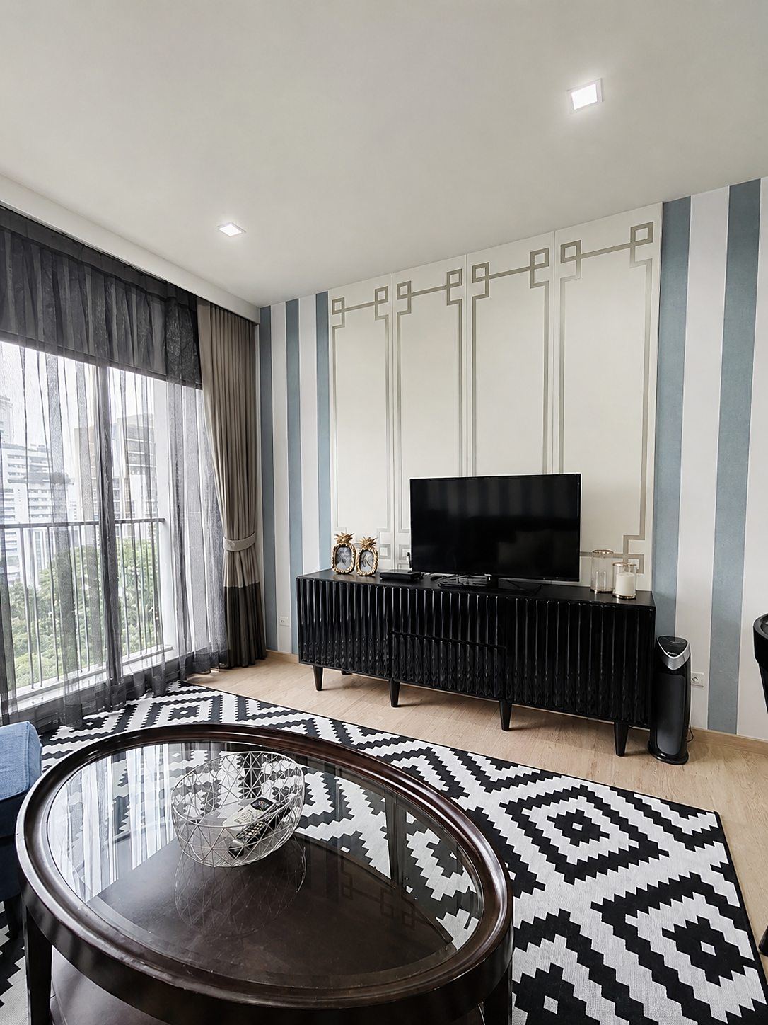 Noble Refine Sukhumvit 26: Living room