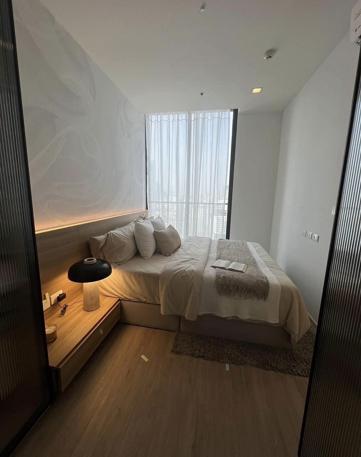 Noble State Sukhumvit 39: Second bedroom [show unit]