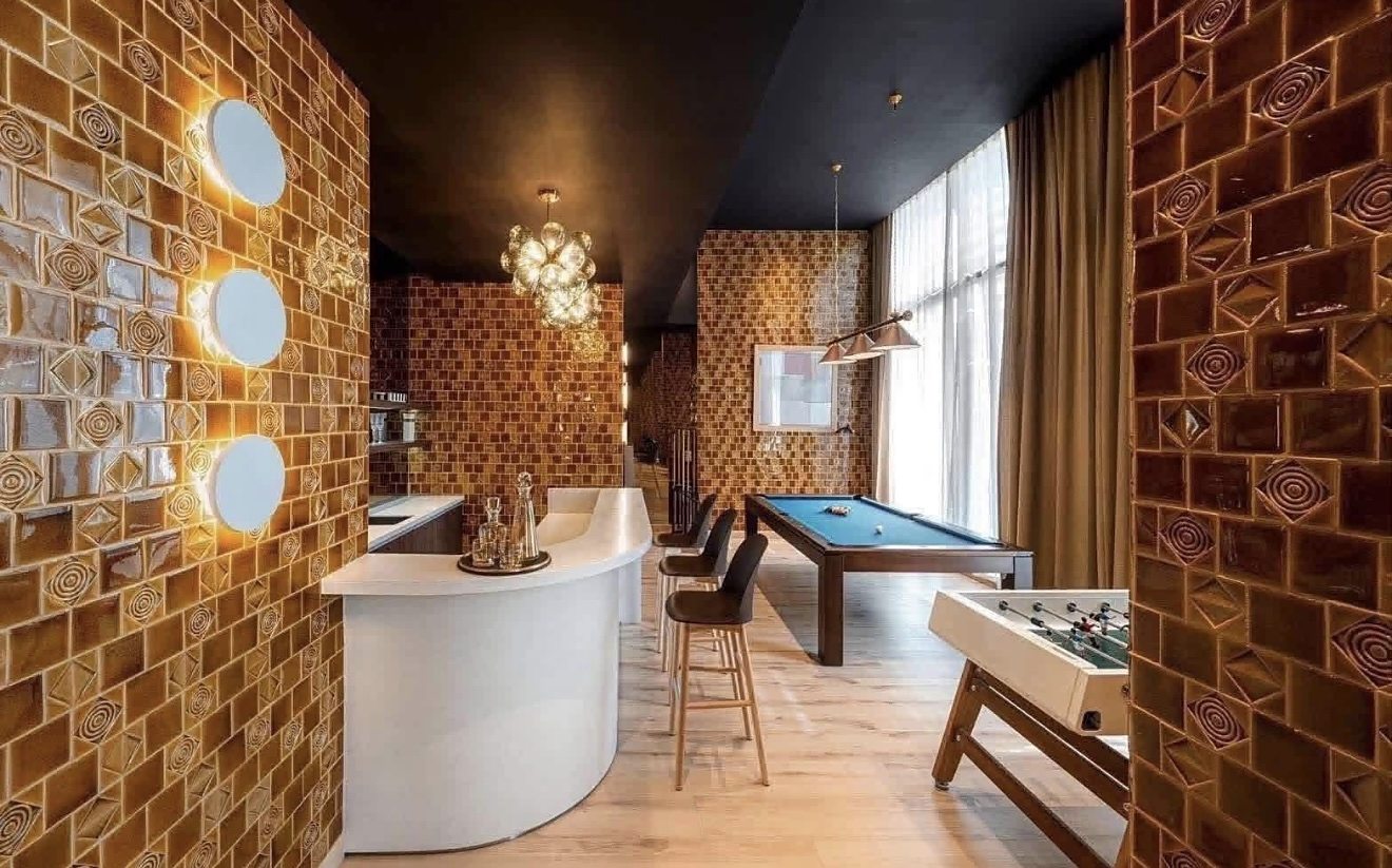 Noble State Sukhumvit 39: Games room and bar