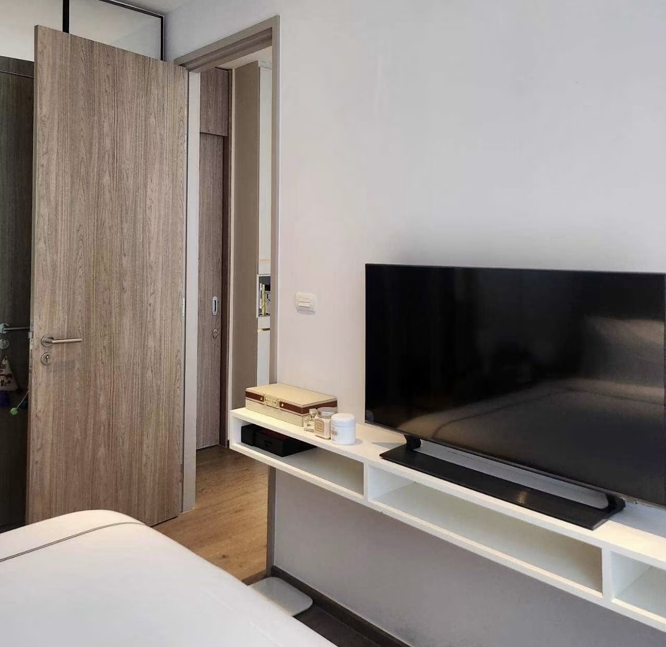 Park Origin Phrom Phong: Bedroom TV area