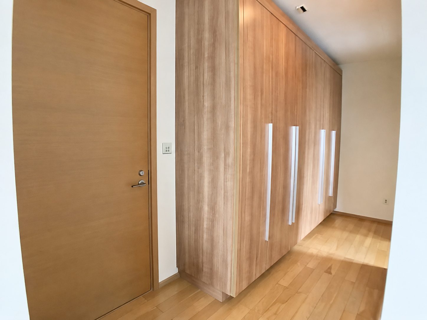 Prive by Sansiri: Built-in wardrobe