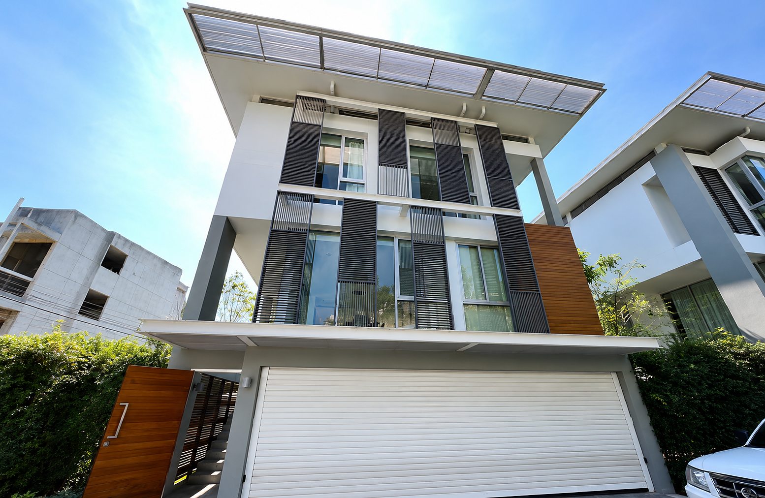 3-Storey Private Pool House ซอยศูนย์วิจัย: House exterior