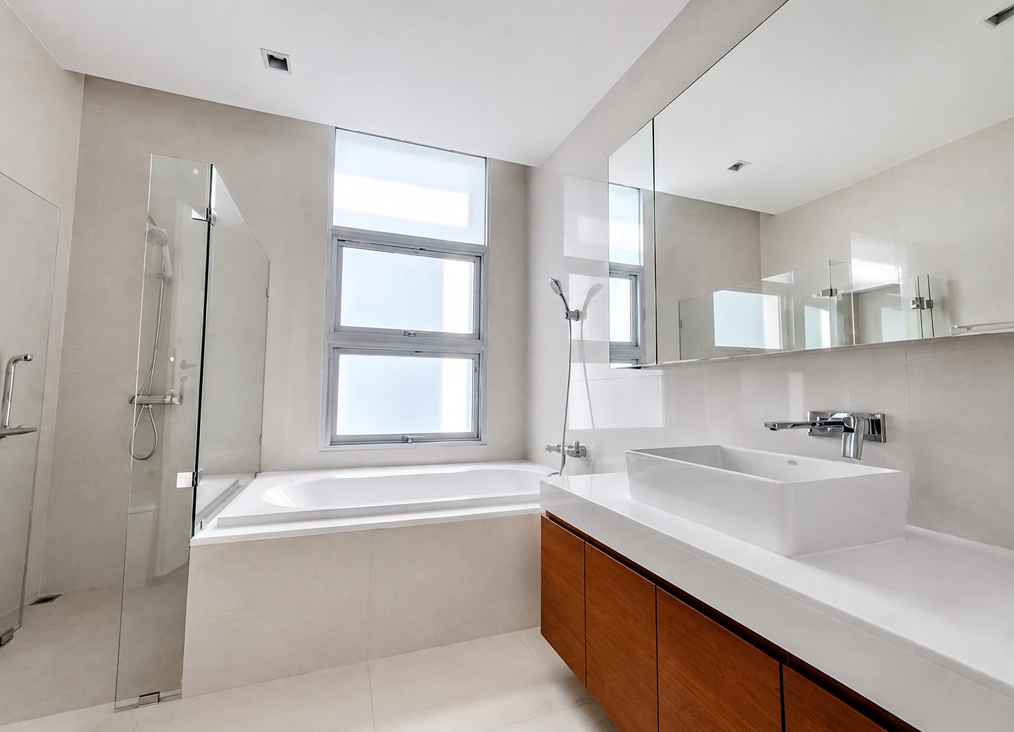 3-Storey Private Pool House ซอยศูนย์วิจัย: Bathroom
