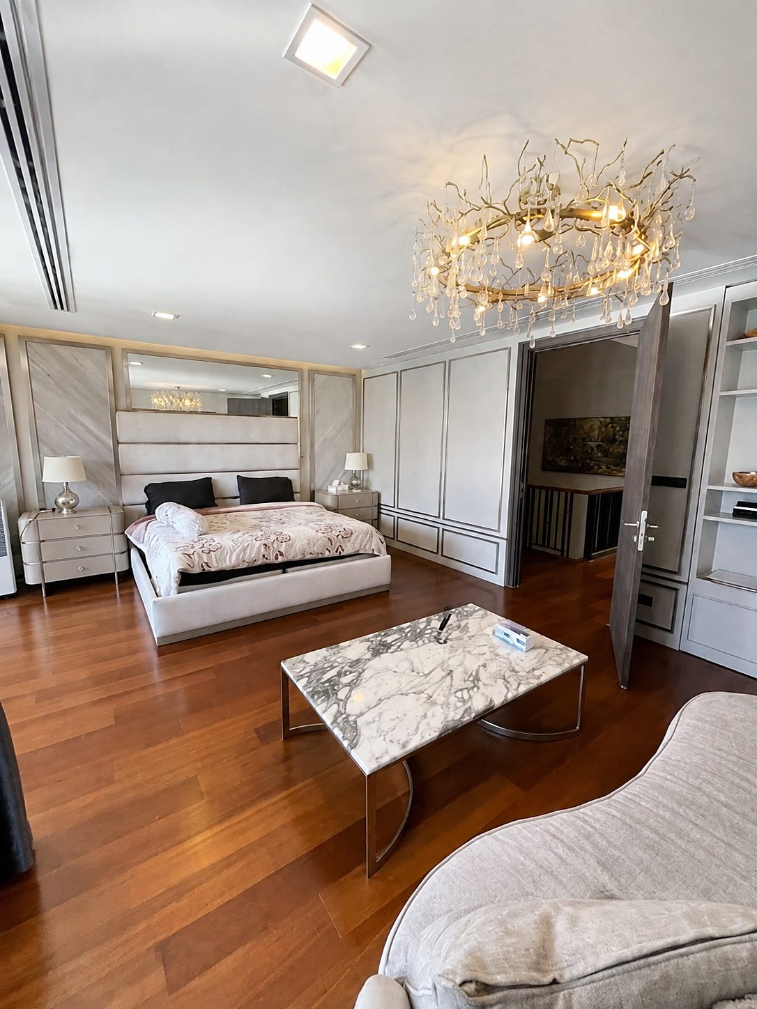 Quarter 31: Master bedroom