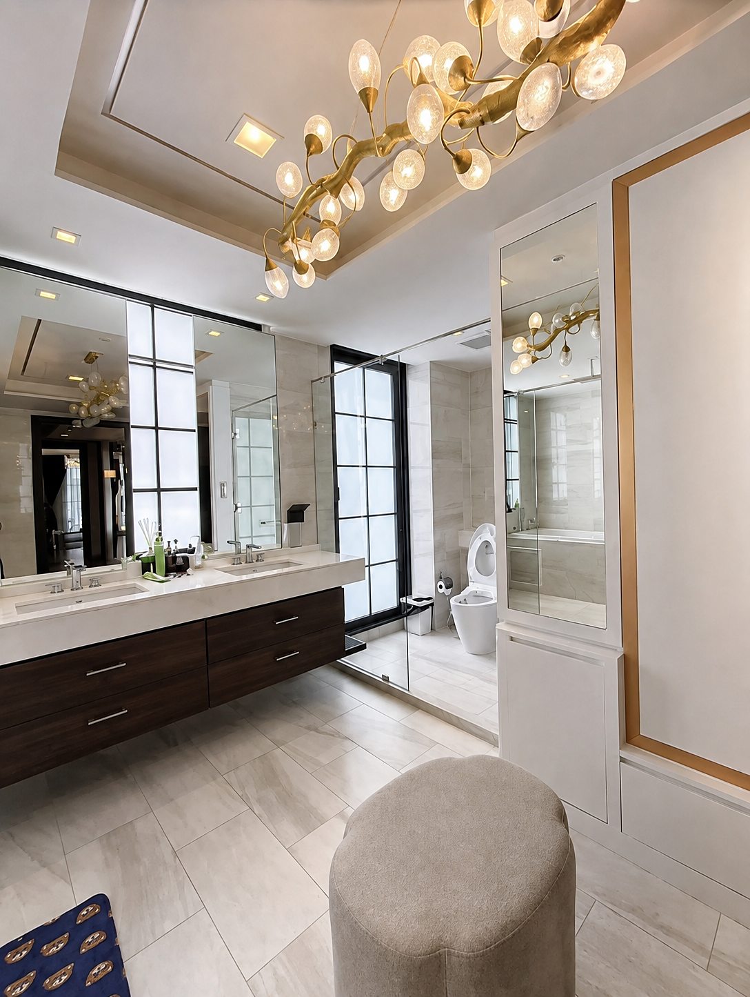 Quarter 31: Master bathroom