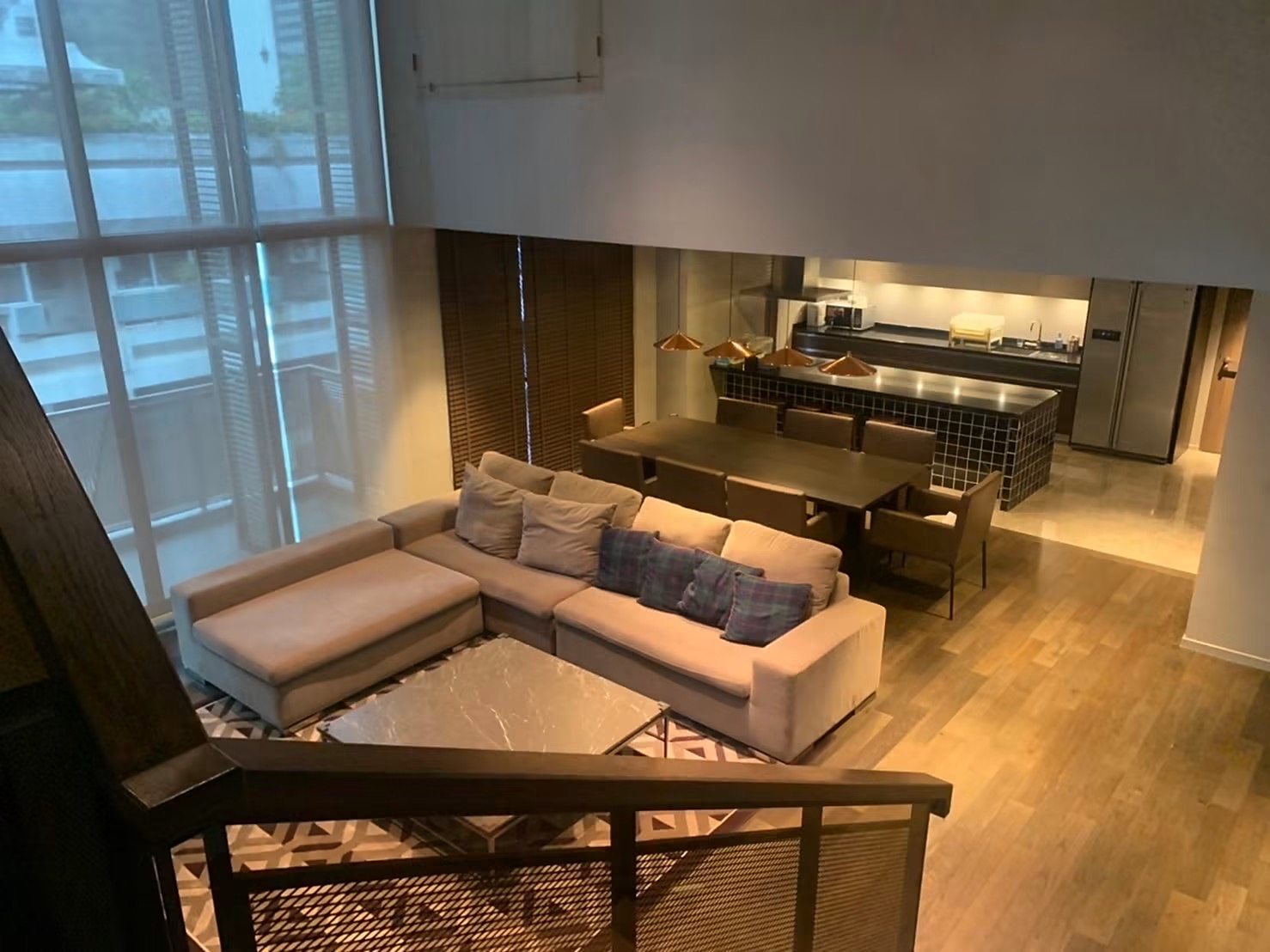 Rende Sukhumvit 23: Living and dining area