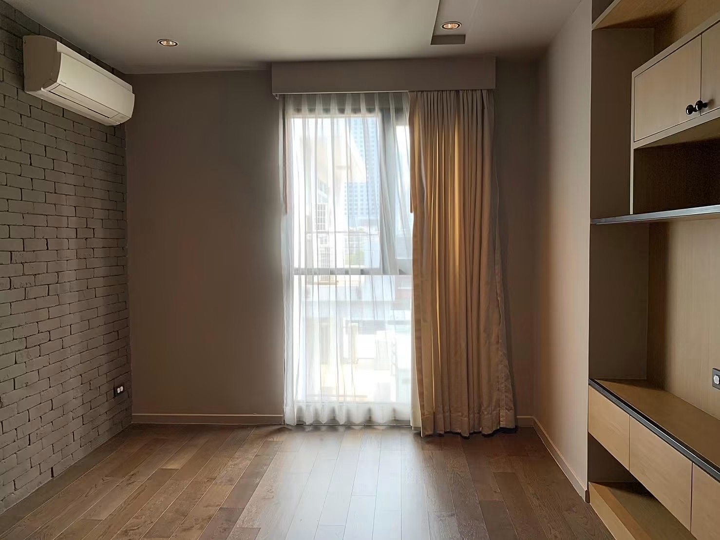 Rende Sukhumvit 23: Second bedroom