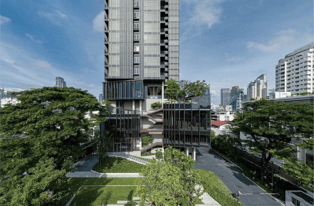 Rhythm Ekkamai Estate: Building exterior [show unit]