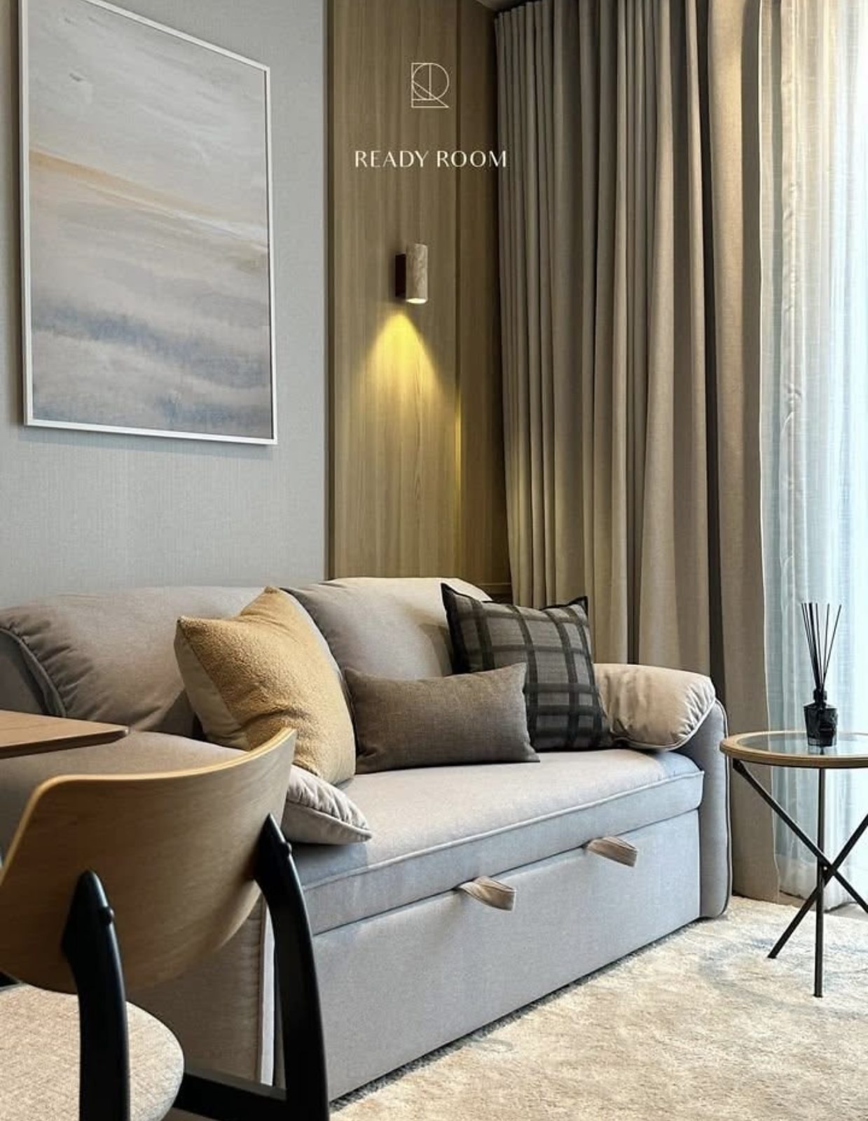 Rhythm Ekkamai Estate: Sofa area