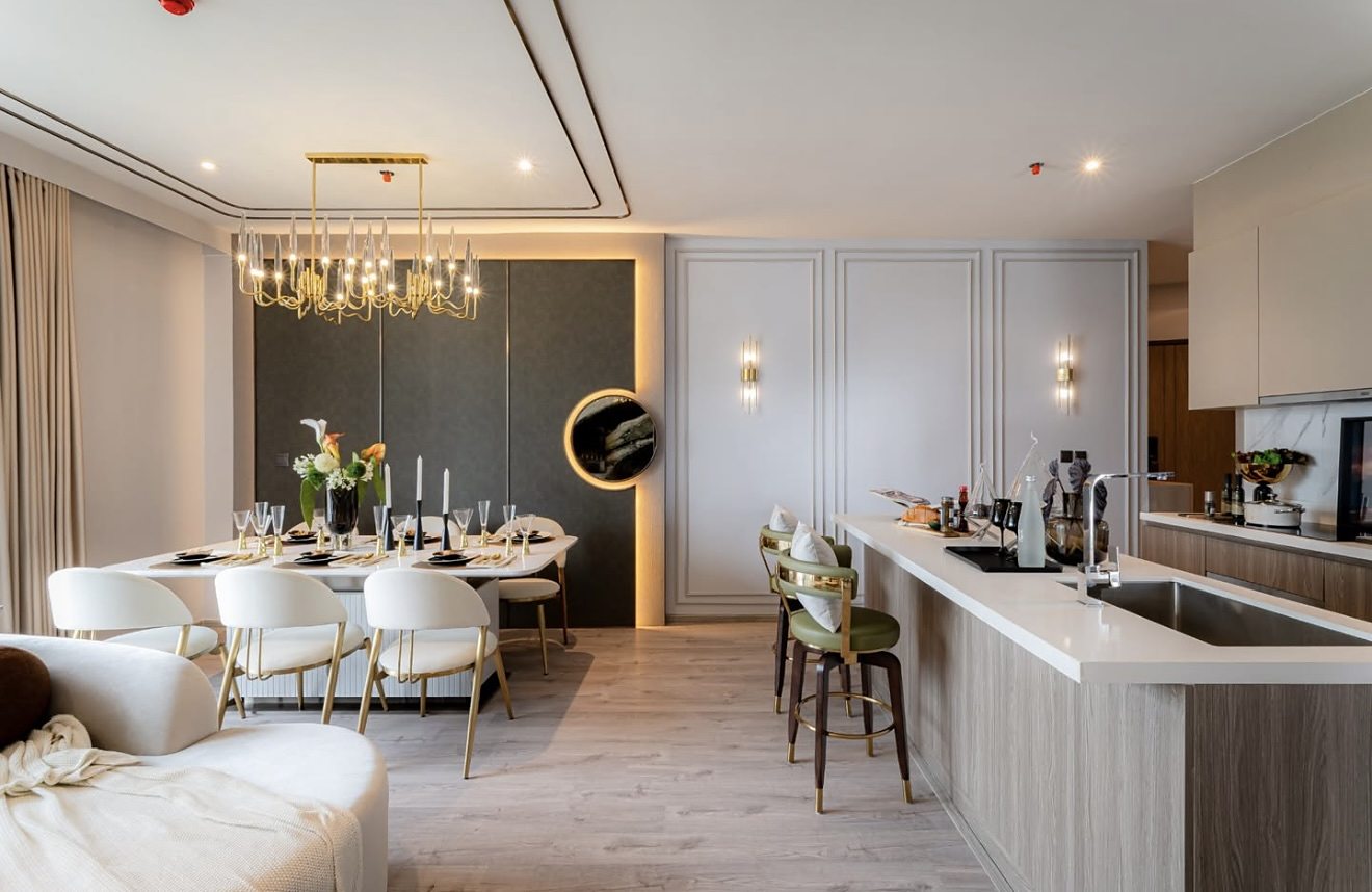 Rhythm Ekkamai Estate: Dining and kitchen [show unit]