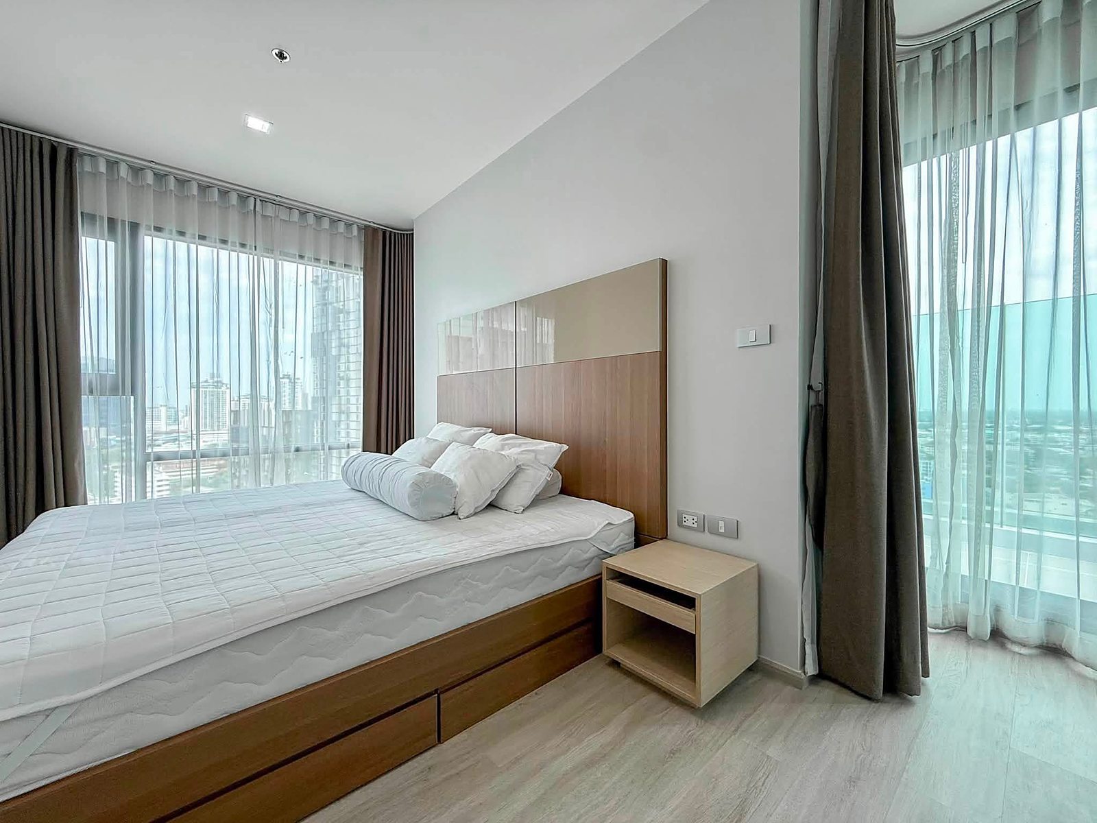 Rhythm Sukhumvit 36-38: Master bedroom