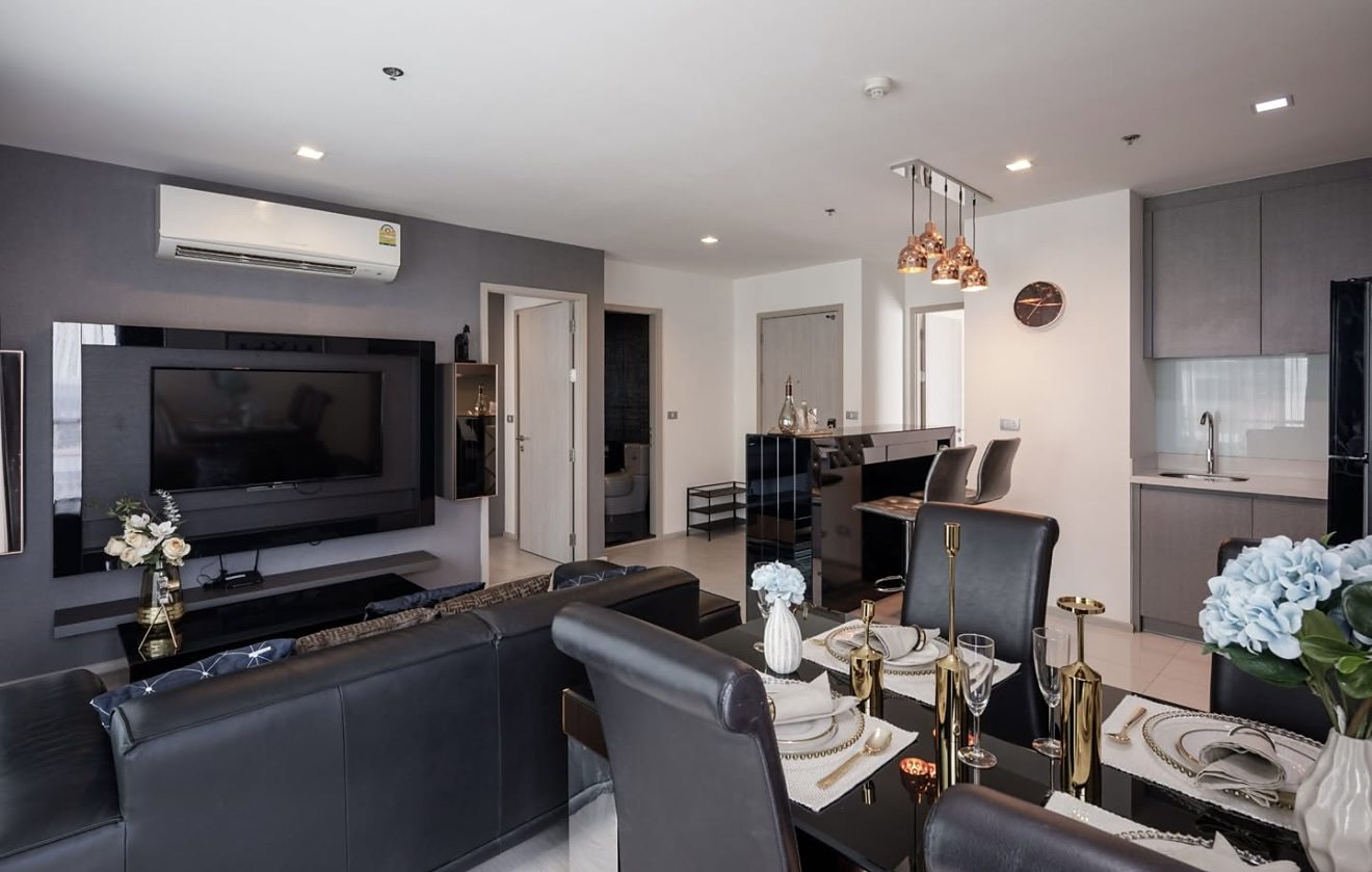 Rhythm Sukhumvit 36-38: Living and dining area