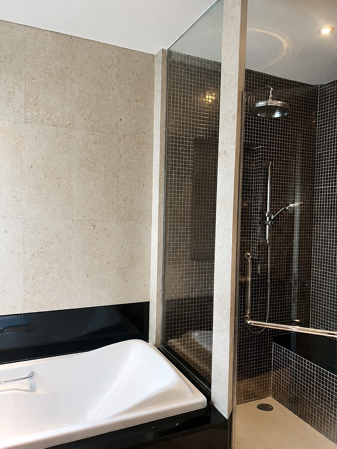 Royal Residence Park: Bathroom