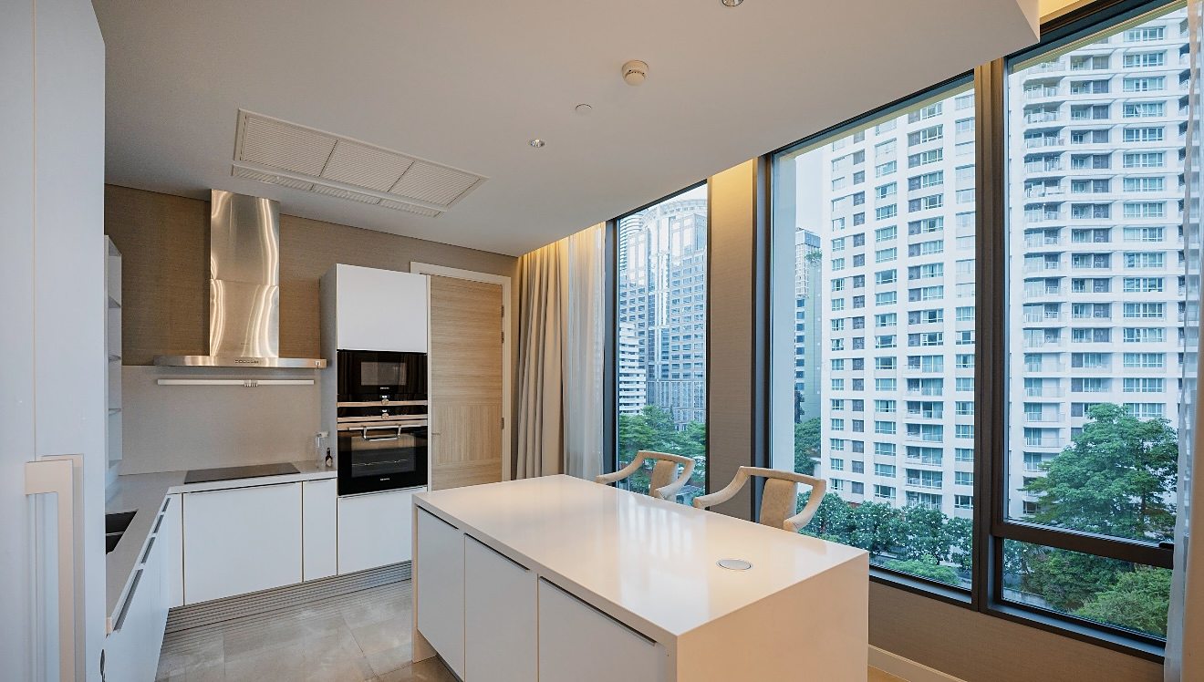 Sindhorn Residence: Kitchen with island