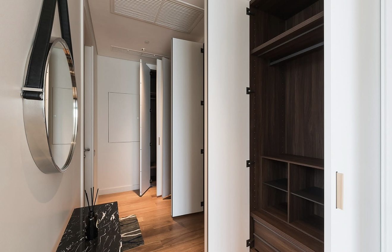 Sindhorn Residence: Walk-in wardrobe
