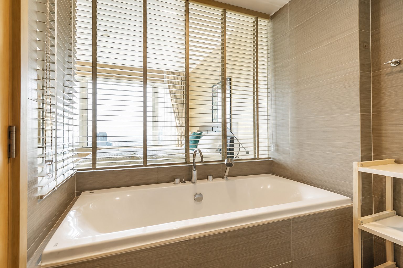 Siri at Sukhumvit: Bathtub