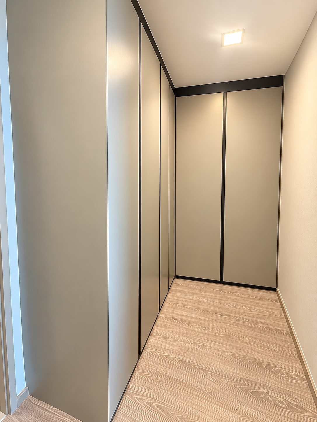 Somerset Ekamai Bangkok: Walk-in wardrobe