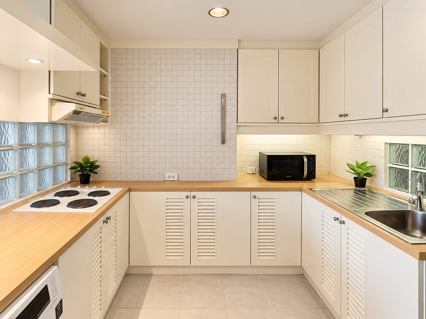 Supalai Place Sukhumvit 39: Kitchen