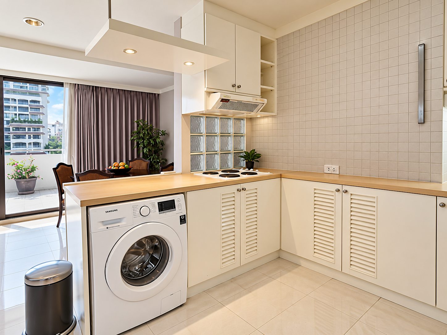 Supalai Place Sukhumvit 39: Kitchen and laundry