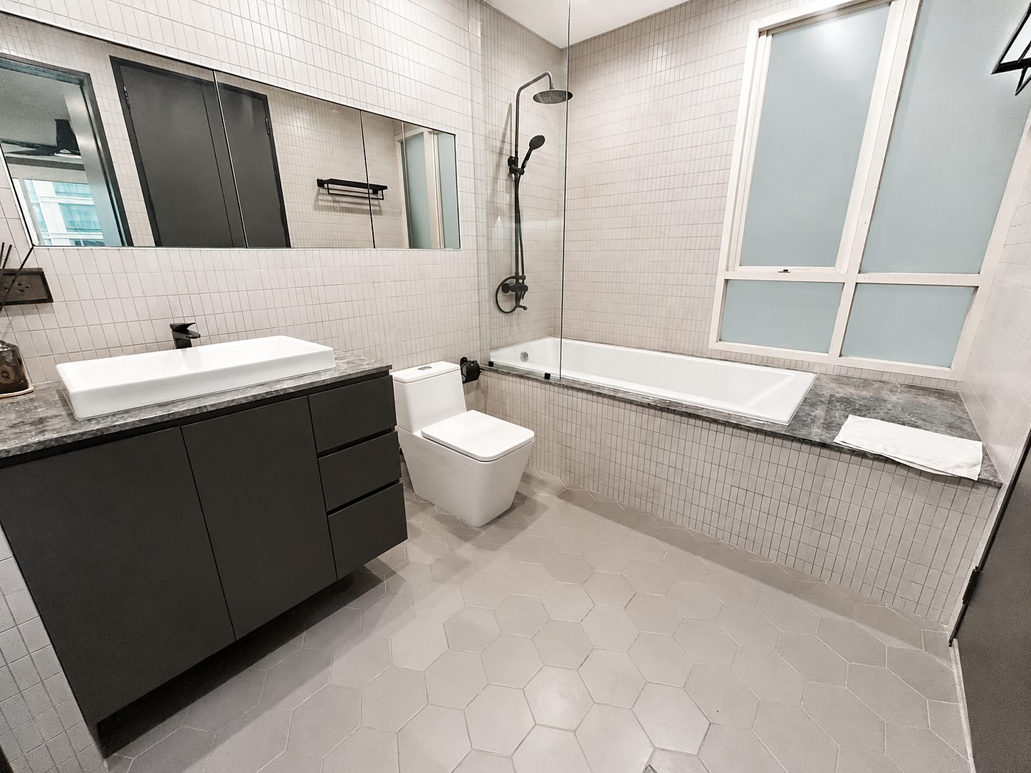 The Address Chidlom: Bathroom