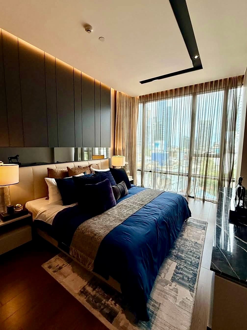 The Bangkok Thonglor: Bedroom with city view