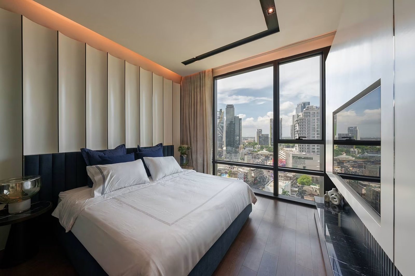 The Bangkok Thonglor: Master bedroom