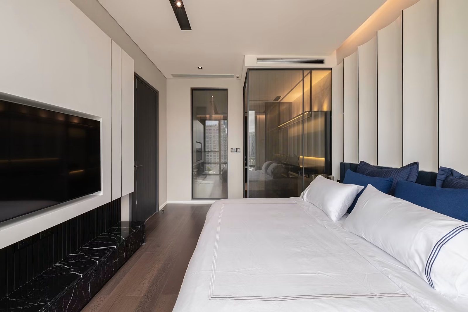 The Bangkok Thonglor: Master bedroom