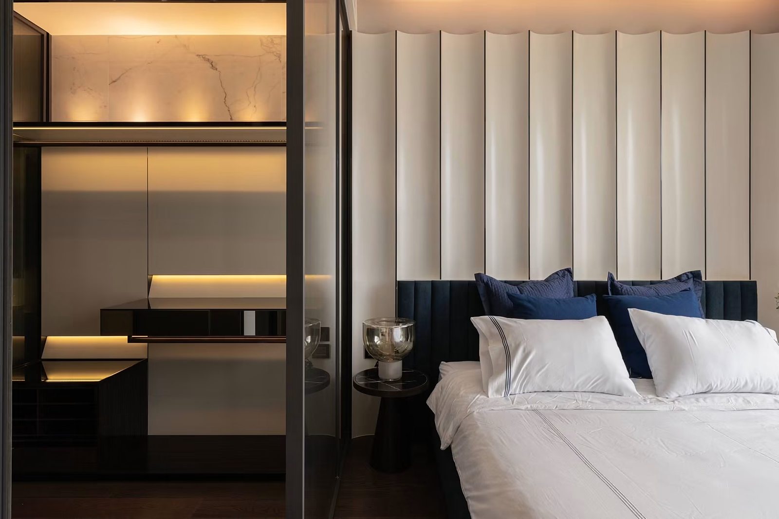 The Bangkok Thonglor: Bedroom and dressing area
