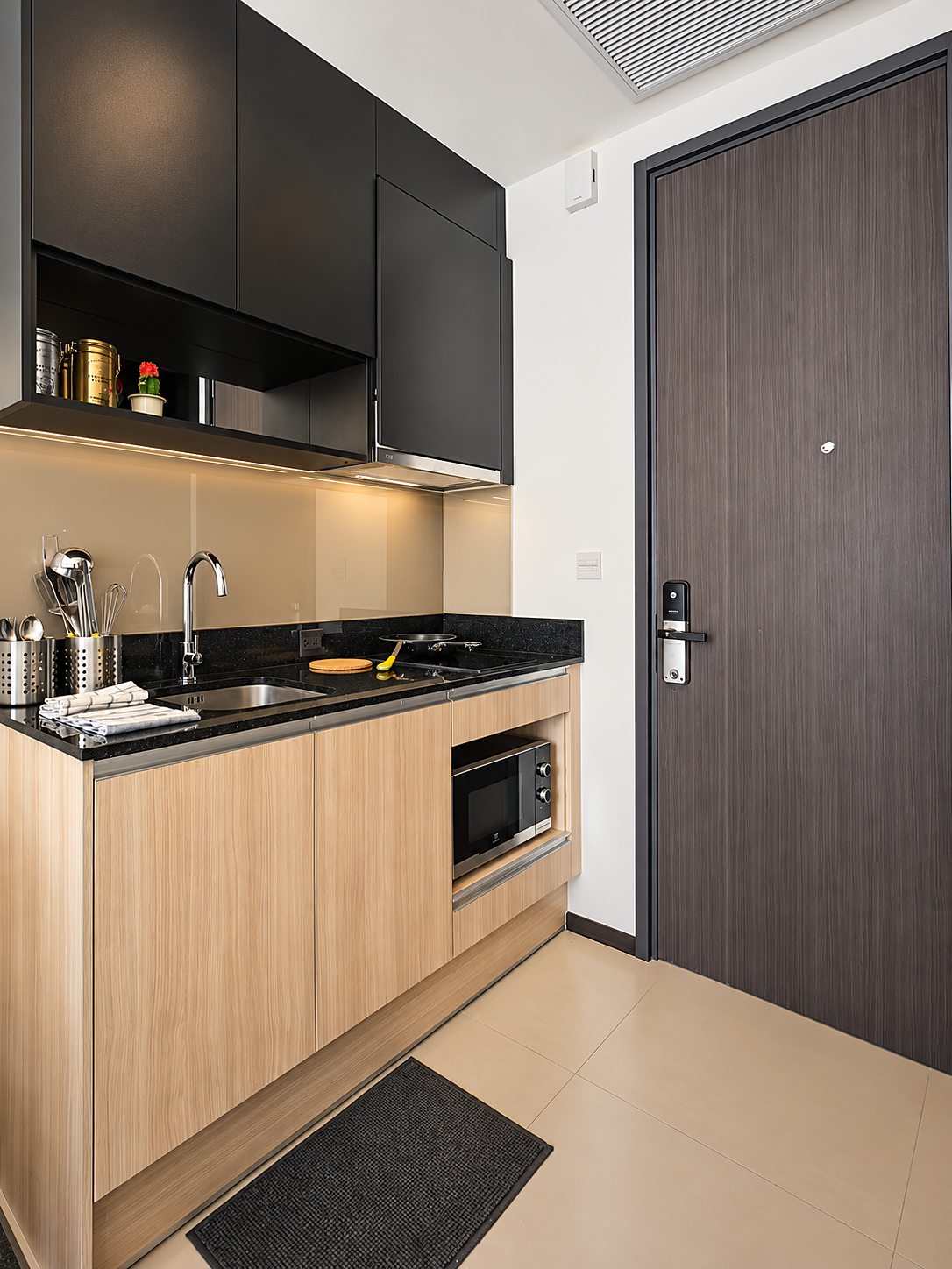 Edge Sukhumvit 23: Kitchen