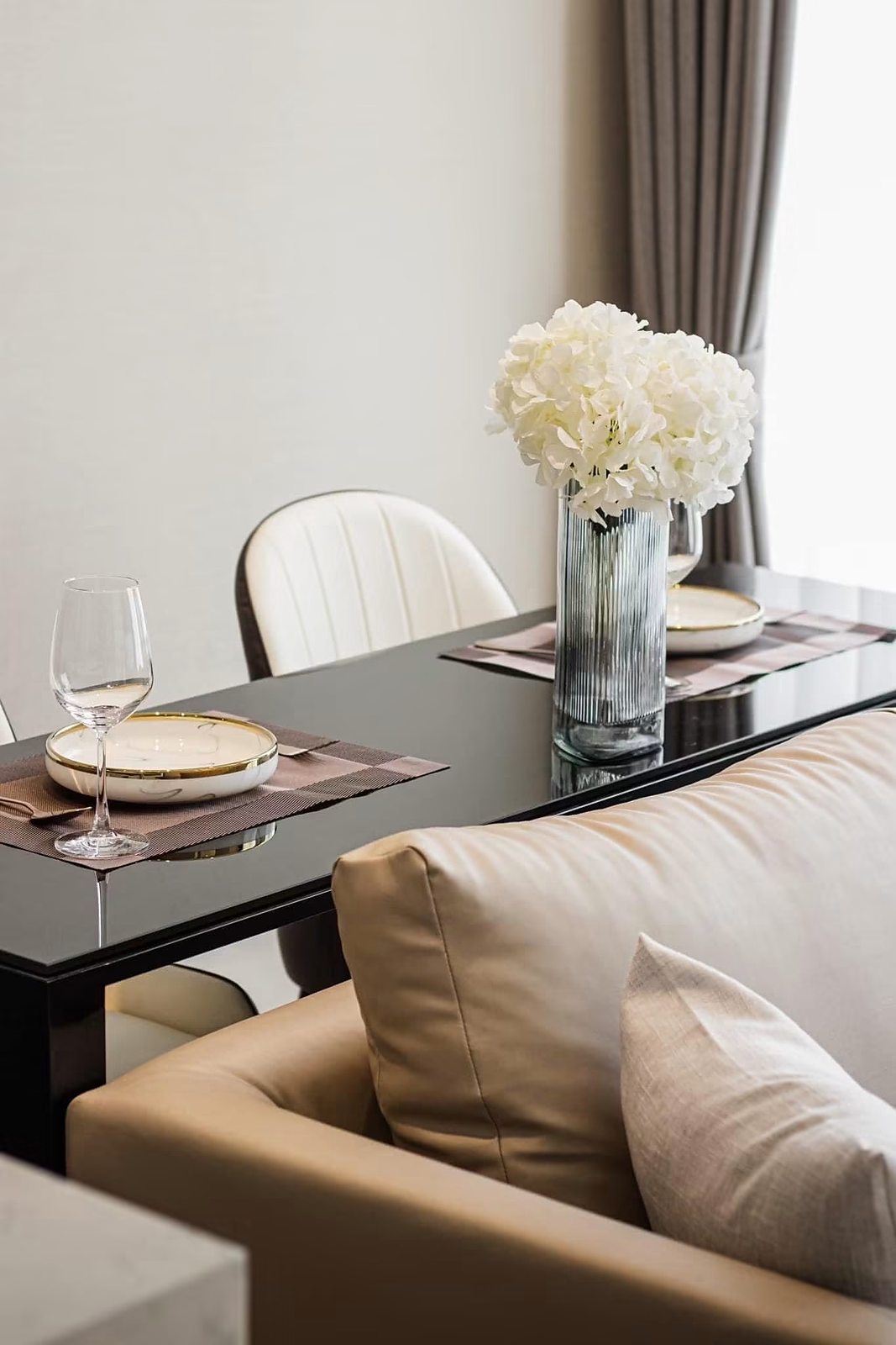 The Esse Asoke: Dining detail