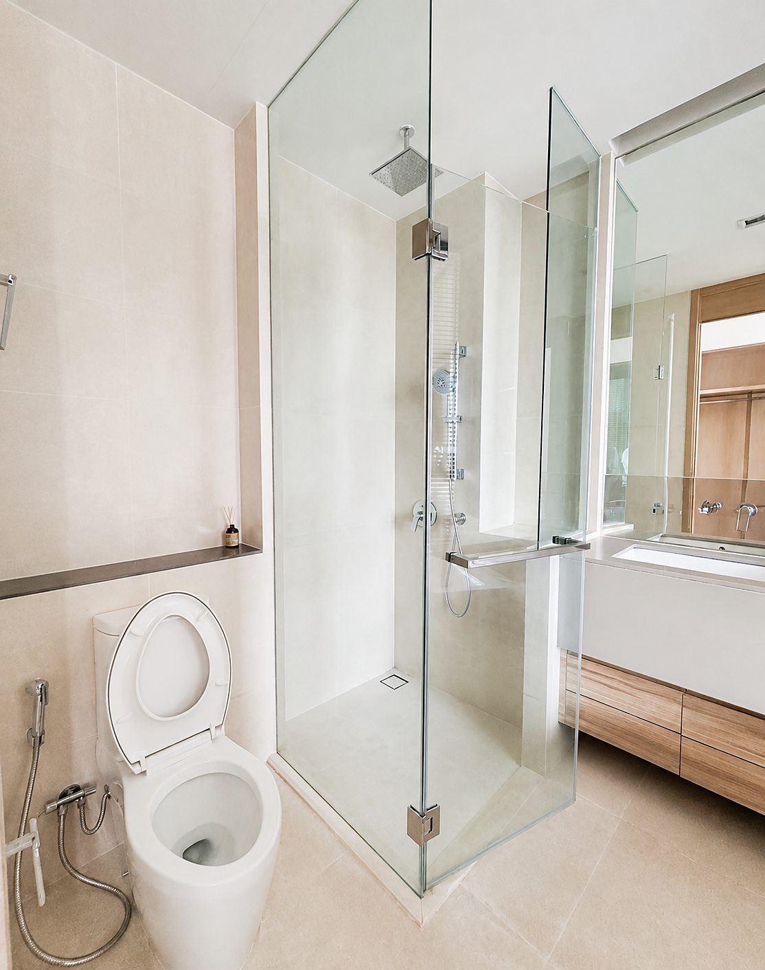 The Esse Asoke: Bathroom