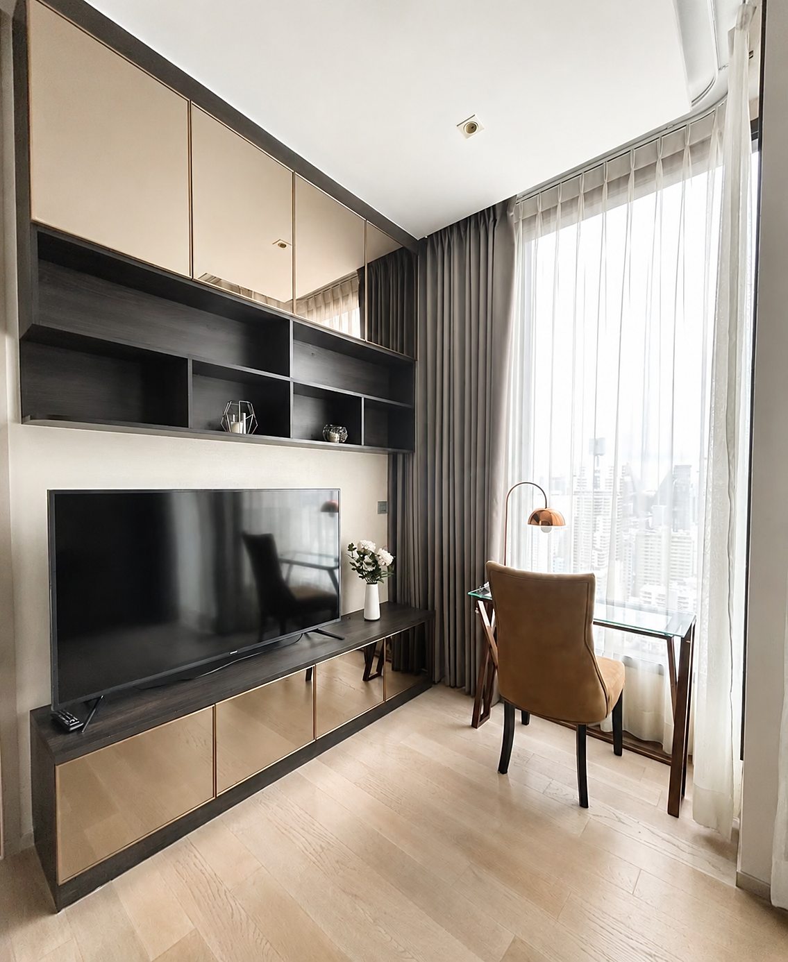 The Esse Asoke: TV and work area