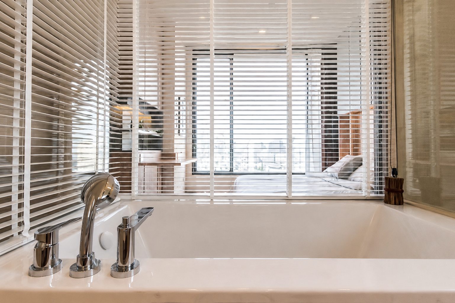 The Esse Asoke: Bathtub with bedroom view